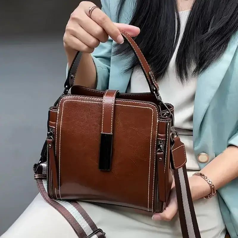 Elegante borsa a tracolla in vera pelle