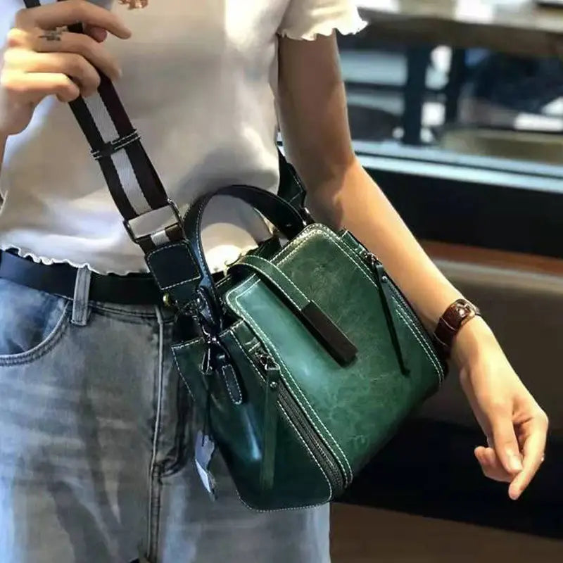 Elegante borsa a tracolla in vera pelle