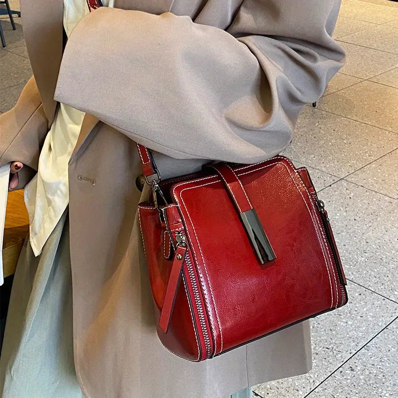 Elegante borsa a tracolla in vera pelle
